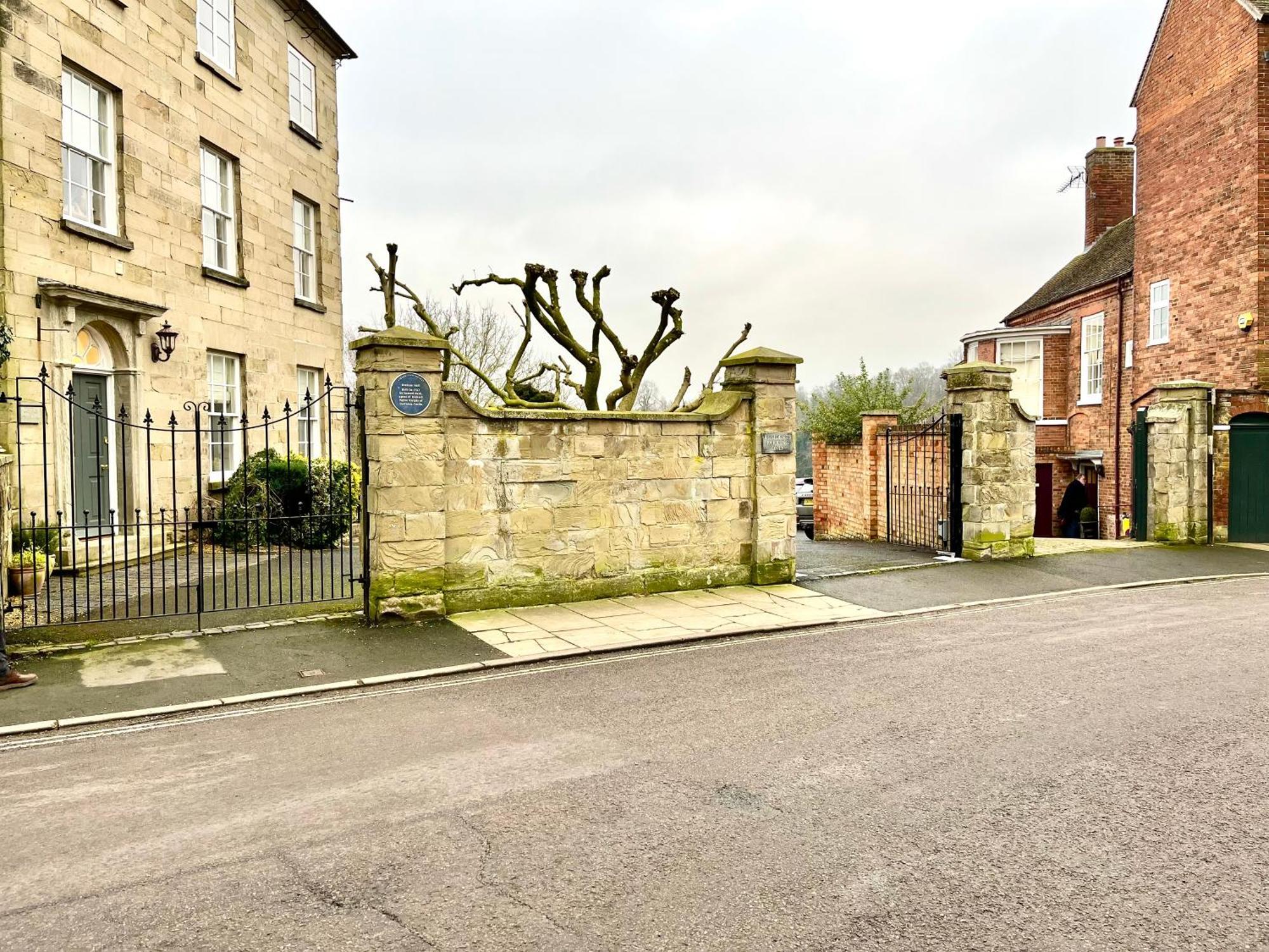 Flower Cottage By Ludlow Castle With Onsite Parking Exterior foto
